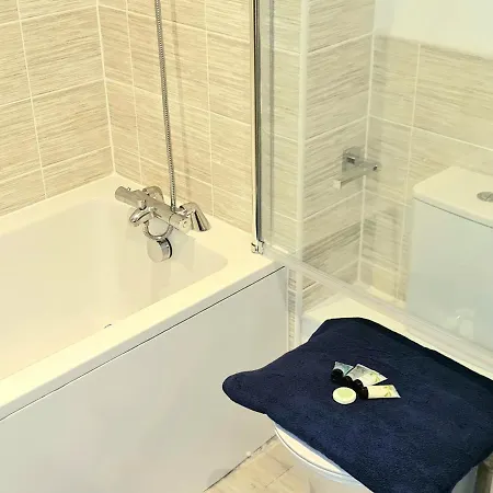 Exquisite Cosy 2-bed In Salford