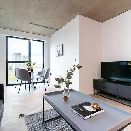 Ultra Modern 2 Bed Apartment - City Centre *