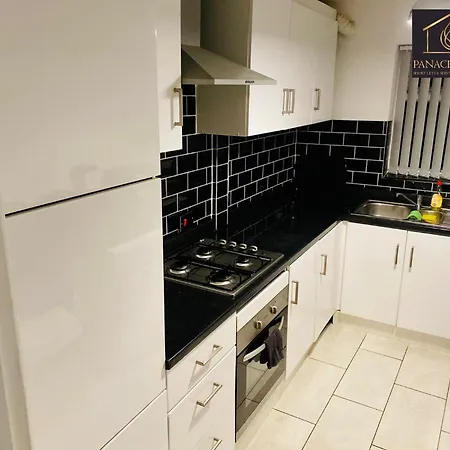 Lovely 1 Bed House Share! Free Off Road Parking! Large Rear Garden