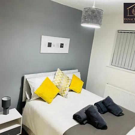 Lovely 1 Bed House Share! Free Off Road Parking! Large Rear Garden * Manchester