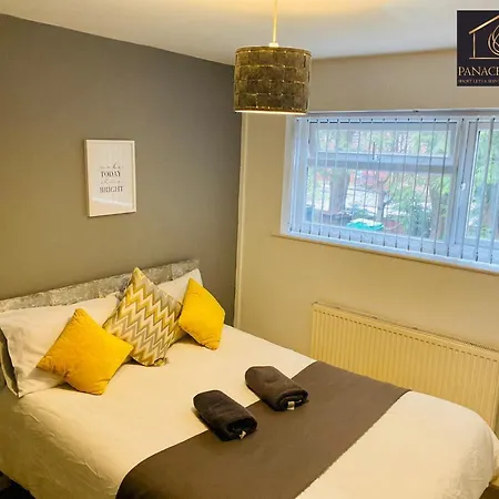 Holiday home Lovely 1 Bed House Share! Free Off Road Parking! Large Rear Garden *