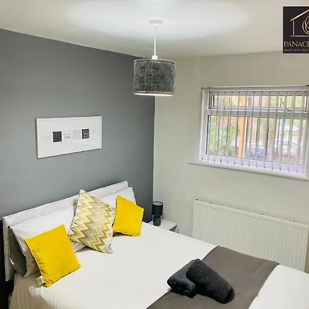 Lovely 1 Bed House Share! Free Off Road Parking! Large Rear Garden * Manchester