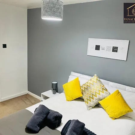 Lovely 1 Bed House Share! Free Off Road Parking! Large Rear Garden Holiday home