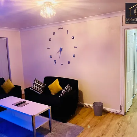 Lovely 1 Bed House Share! Free Off Road Parking! Large Rear Garden *