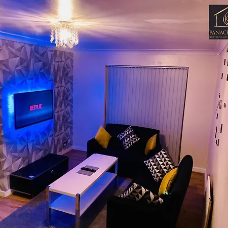 Holiday home Lovely 1 Bed House Share! Free Off Road Parking! Large Rear Garden *