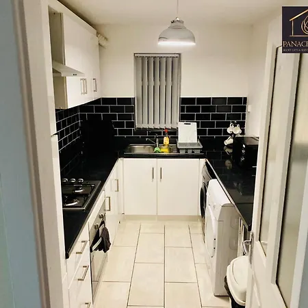 Lovely 1 Bed House Share! Free Off Road Parking! Large Rear Garden *