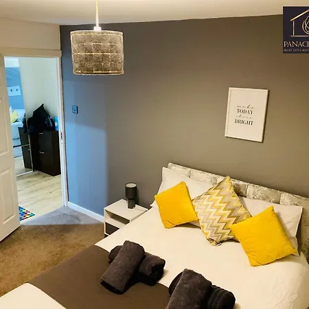 Lovely 1 Bed House Share! Free Off Road Parking! Large Rear Garden Manchester