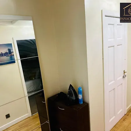 Holiday home Lovely 1 Bed House Share! Free Off Road Parking! Large Rear Garden *