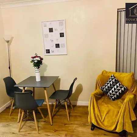 Lovely 1 Bed House Share! Free Off Road Parking! Large Rear Garden Manchester