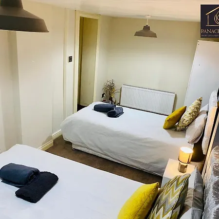 Lovely 1 Bed House Share! Free Off Road Parking! Large Rear Garden Holiday home *