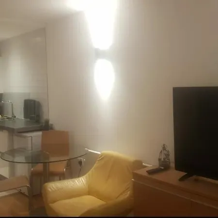 Apartment Red Ba Serviced