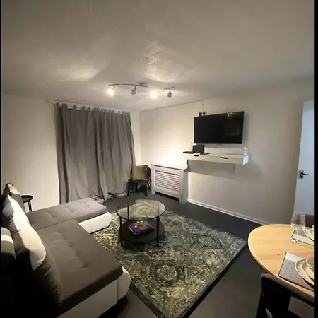 Lovely 1 Bedroom Apartment With Free Parking Манчестер