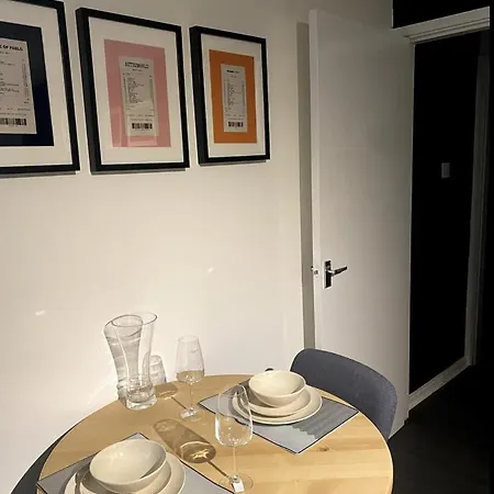 Lovely 1 Bedroom Apartment With Free Parking Апартаменты