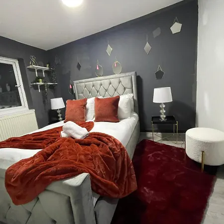 Feriehus Lovely Party House - Centrally Located Manchester