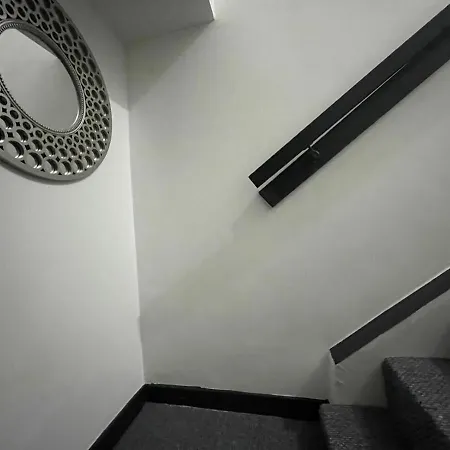 Lovely Party House - Centrally Located Manchester
