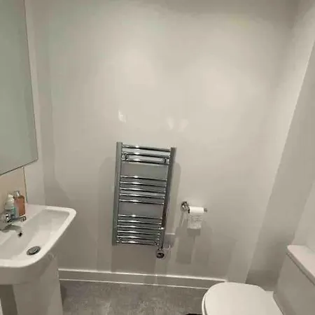 Entire 3 Bedroom Cosy In A Great Location. *