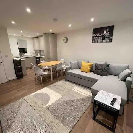 Entire 3 Bedroom Cosy In A Great Location. *