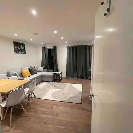 Entire 3 Bedroom Cosy In A Great Location. * Манчестер