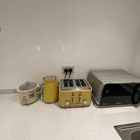 Entire 3 Bedroom Cosy In A Great Location. Апартаменты Манчестер