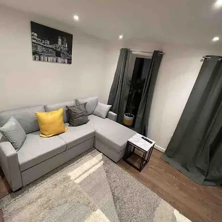 Entire 3 Bedroom Cosy In A Great Location. Апартаменты Манчестер