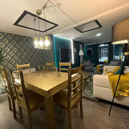 Lovely Party House - Centrally Located