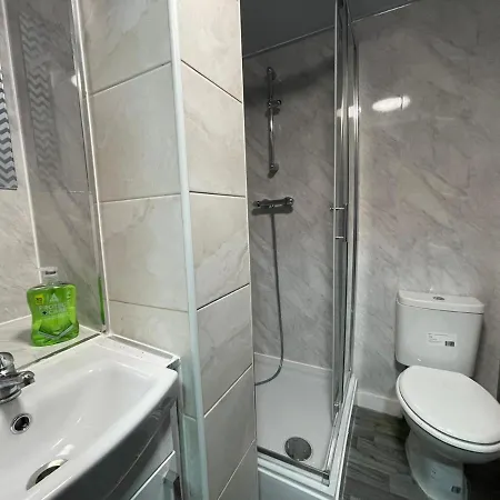 Lovely Party House - Centrally Located *