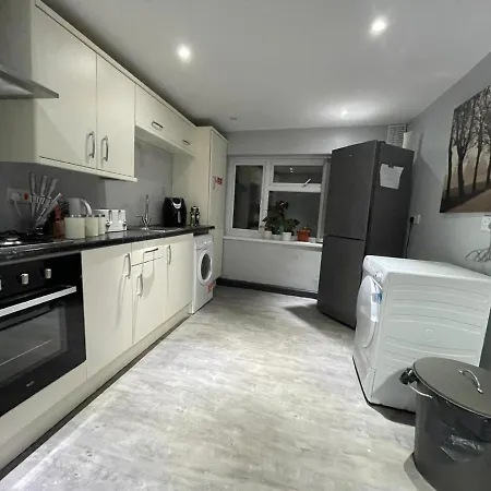 Feriehus Lovely Party House - Centrally Located Manchester