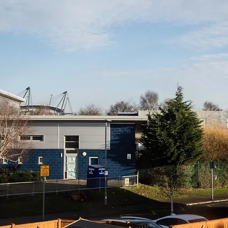 Holiday home Walking Distance To Etihad And Coop Live Arena With Free Parking
