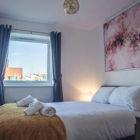 Walking Distance To Etihad And Coop Live Arena With Free Parking Holiday home *