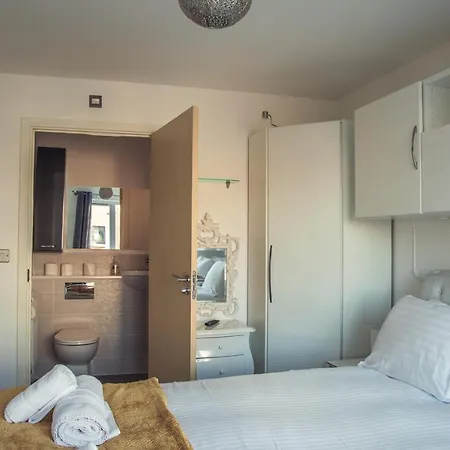 Walking Distance To Etihad And Coop Live Arena With Free Parking Manchester