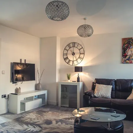 Walking Distance To Etihad And Coop Live Arena With Free Parking Holiday home *