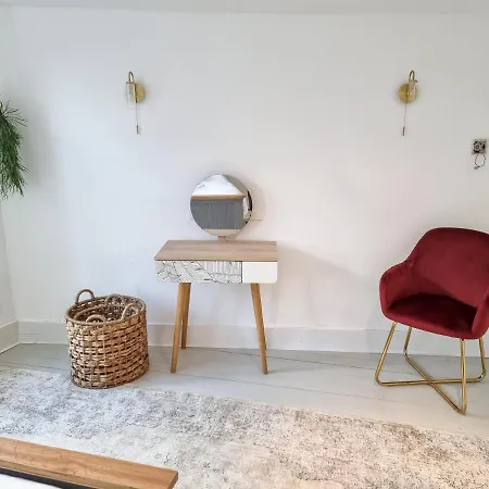 Manchester's Only Centre Detached House Holiday home
