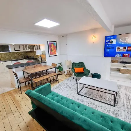 Holiday home Manchester's Only Centre Detached House Manchester