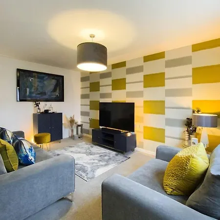 Stunning 4 Bed House With Cinema & Parking 맨체스터