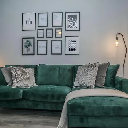 Stunning One Bedroom Media City Apt With Parking Manchester