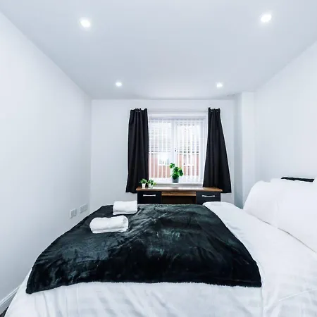 Luxury 3 Bedroom House Close To Center Appartamento