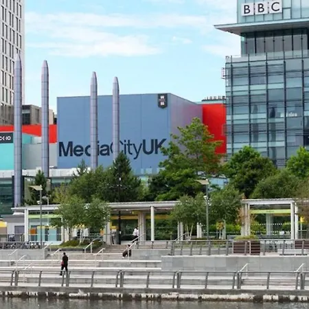 Stunning One Bedroom Media City Apt With Parking * Manchester