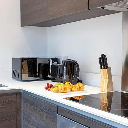 Modern, Luxury One Bedroom Apartment In Manchester, Sleeps 4 * Manchester
