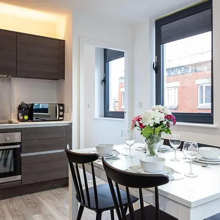 Brand New One Bedroom Apartment In Manchester, Sleeps 4 *