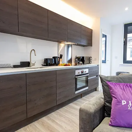 Brand New One Bedroom Apartment In Manchester, Sleeps 4 *