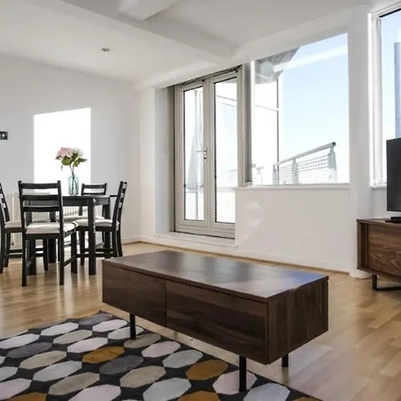 Апартаменты Stunning 2bd Flat Panoramic Views City