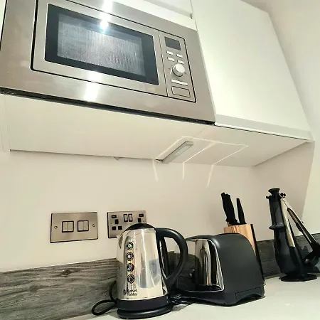 Appartement 1-bedroom Aprt In Salford- Freeparking- Sleeps3