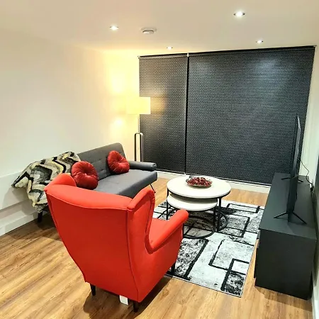 1-bedroom Aprt In Salford- Freeparking- Sleeps3 Manchester