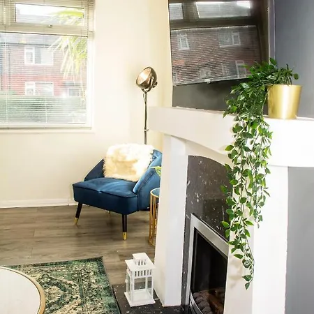 Trafford House - Stylish 3-bed With Private Parking Mánchester