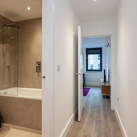 Апартаменты Brand New One Bedroom Apartment In Manchester, Sleeps 4 *