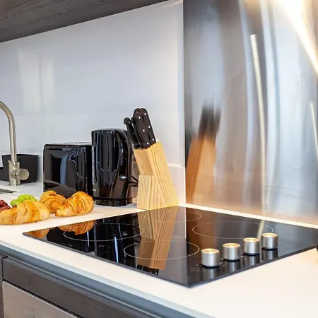 Brand New One Bedroom Apartment In Manchester, Sleeps 4 * Манчестер
