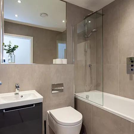 Brand New One Bedroom Apartment In Manchester, Sleeps 4 * Манчестер