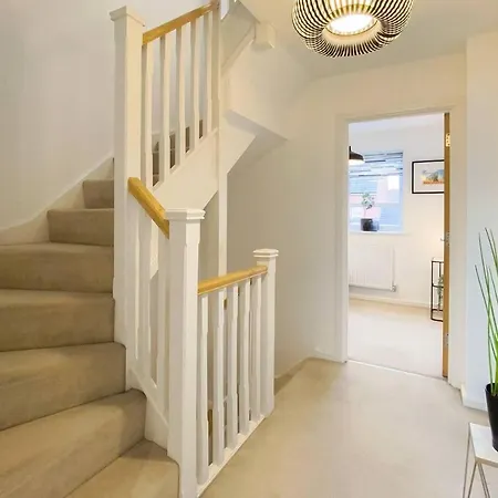 Stunning 4 Bed House With Cinema & Parking 펜션