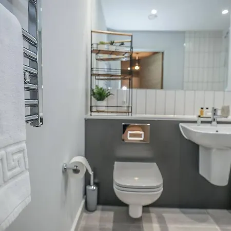 Apartment Stunning One Bedroom Media City Apt With Parking