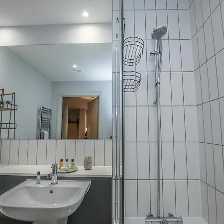 Stunning One Bedroom Media City Apt With Parking Apartment Manchester
